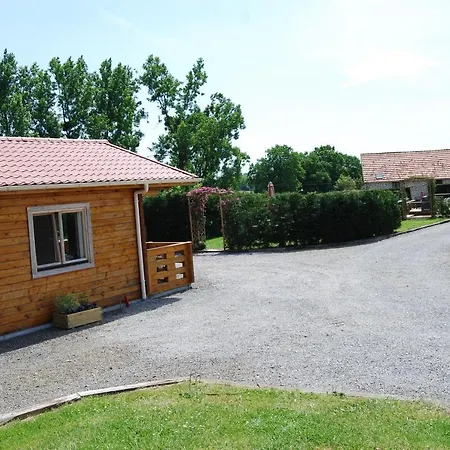 The With Heated Outdoor Pool Hébergement de vacances *